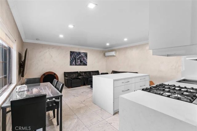 2640 N Keystone Street, Burbank, CA 91504