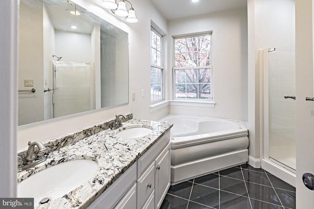 124 SHINN CIR, Wilmington, DE 19808