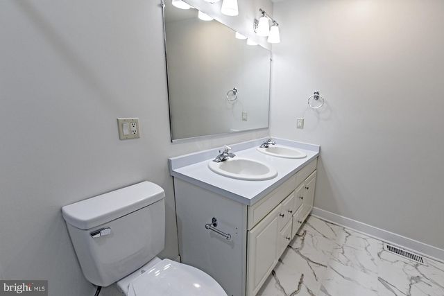 124 SHINN CIR, Wilmington, DE 19808