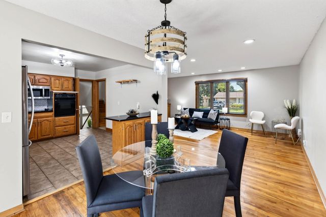 28 CRESTWOOD Drive, Council Bluffs, IA 51503