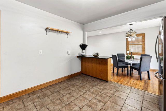 28 CRESTWOOD Drive, Council Bluffs, IA 51503