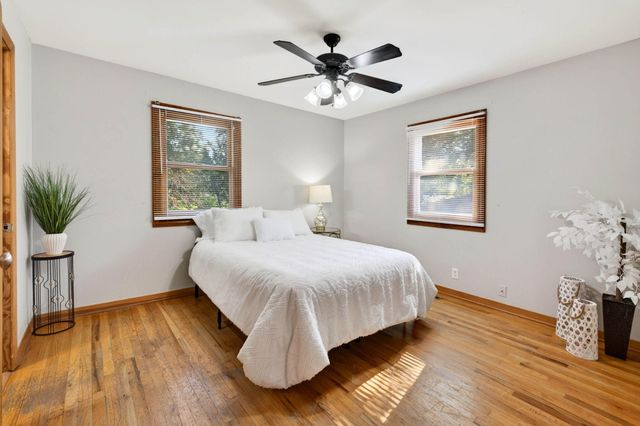 28 CRESTWOOD Drive, Council Bluffs, IA 51503