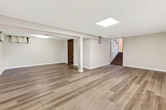 28 CRESTWOOD Drive, Council Bluffs, IA 51503