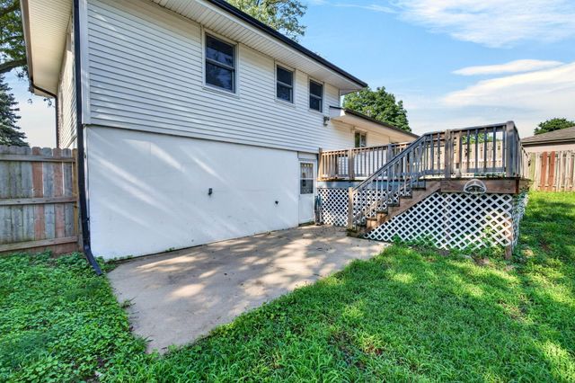 28 CRESTWOOD Drive, Council Bluffs, IA 51503