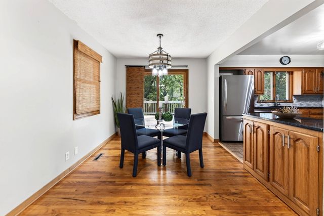 28 CRESTWOOD Drive, Council Bluffs, IA 51503