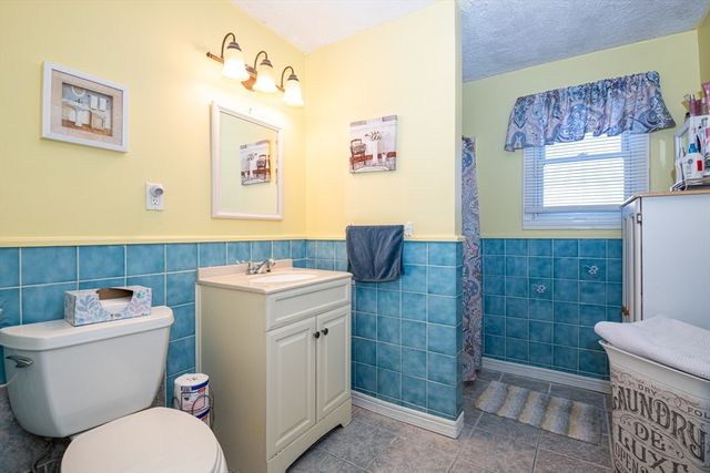 189 Holyoke St, Lynn, MA 01905