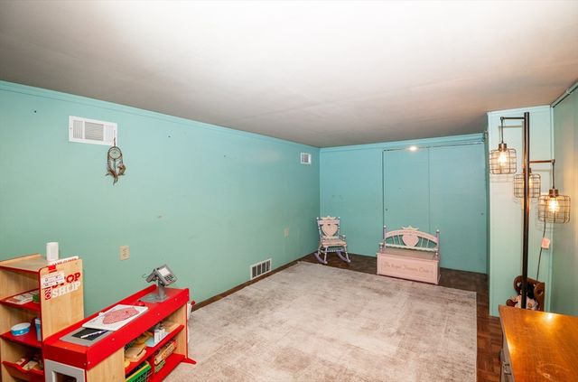 189 Holyoke St, Lynn, MA 01905