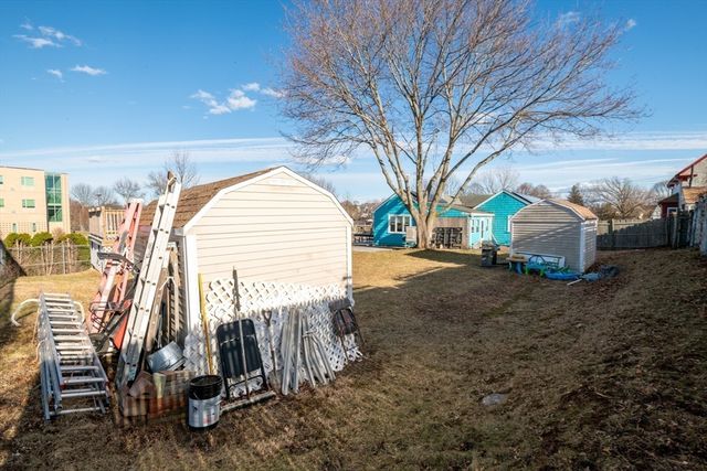 189 Holyoke St, Lynn, MA 01905