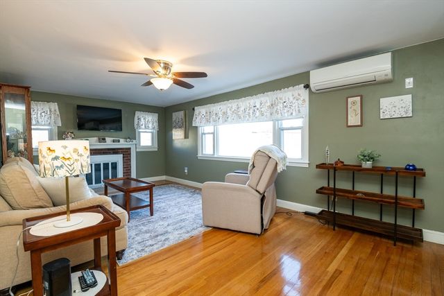 189 Holyoke St, Lynn, MA 01905