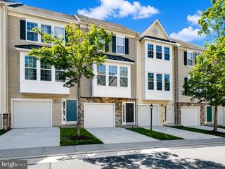 23092 FONTWELL SQ, Sterling, VA 20166