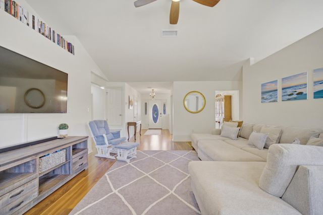 346 Louise Circle, Destin, FL 32541