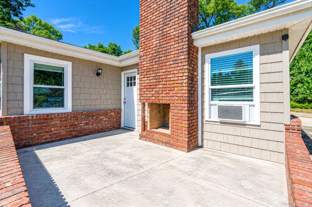 4 Sunny Road, Saint James, NY 11780