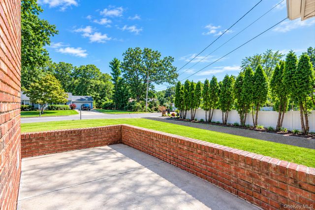 4 Sunny Road, Saint James, NY 11780