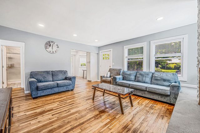 4 Sunny Road, Saint James, NY 11780