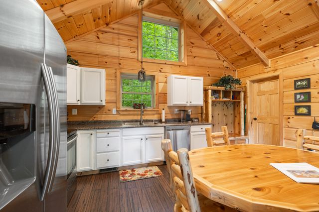 30 Bussell Ln, Gordonsville, TN 38563