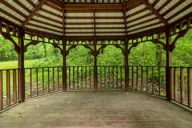 30 Bussell Ln, Gordonsville, TN 38563