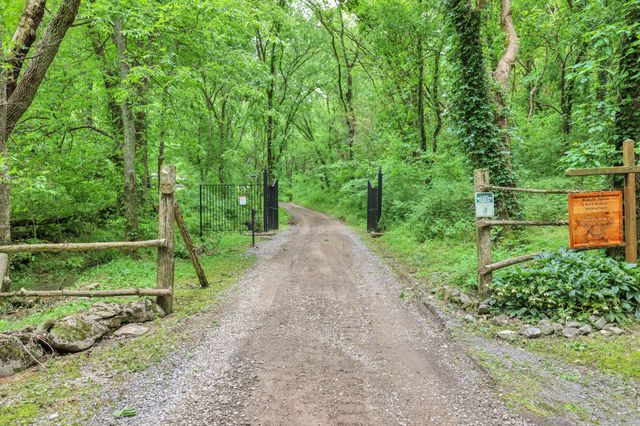 30 Bussell Ln, Gordonsville, TN 38563