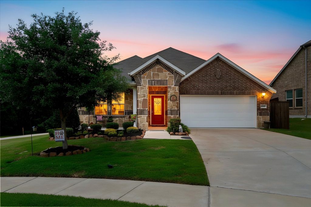 209 Maverick Court, Lavon, TX 75166