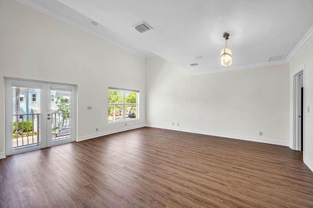 903 NE 17th Way 104, Fort Lauderdale, FL 33304