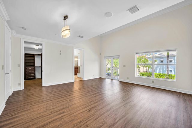 903 NE 17th Way 104, Fort Lauderdale, FL 33304