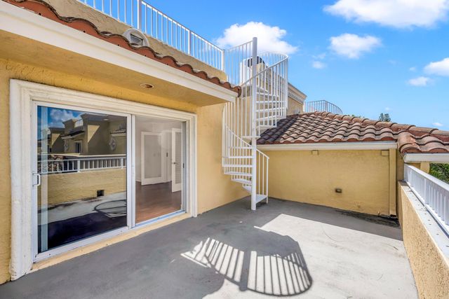 903 NE 17th Way 104, Fort Lauderdale, FL 33304