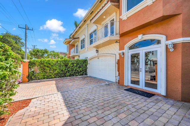 903 NE 17th Way 104, Fort Lauderdale, FL 33304