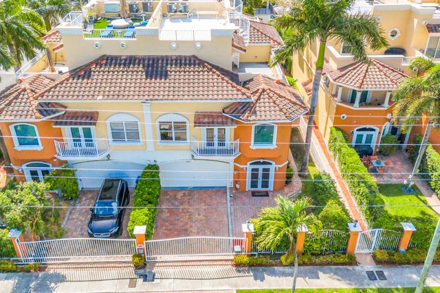 903 NE 17th Way 104, Fort Lauderdale, FL 33304