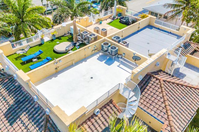 903 NE 17th Way 104, Fort Lauderdale, FL 33304