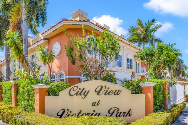 903 NE 17th Way 104, Fort Lauderdale, FL 33304