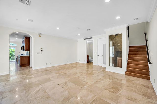 903 NE 17th Way 104, Fort Lauderdale, FL 33304