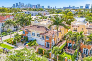 903 NE 17th Way 104, Fort Lauderdale, FL 33304