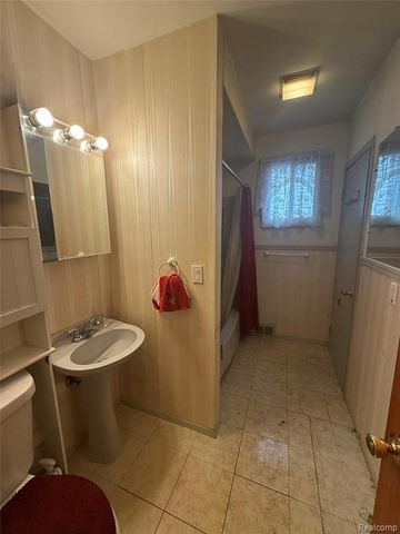 2617 Belmont Street, Hamtramck, MI 48212