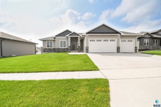 4204 N Interlachen Trl, Sioux Falls, SD 57107