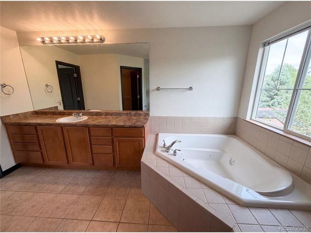 7469 S Biloxi Ct, Aurora, CO 80016