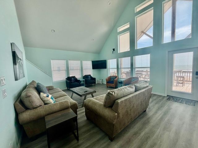 980 Bay Street, Gilchrist, TX 77617