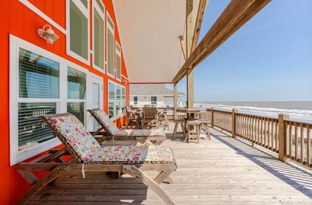 980 Bay Street, Gilchrist, TX 77617