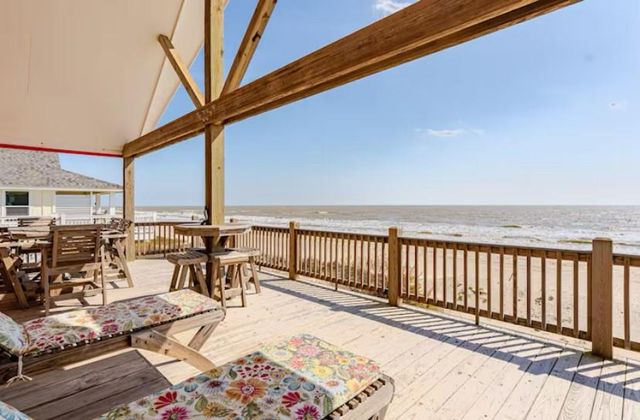 980 Bay Street, Gilchrist, TX 77617