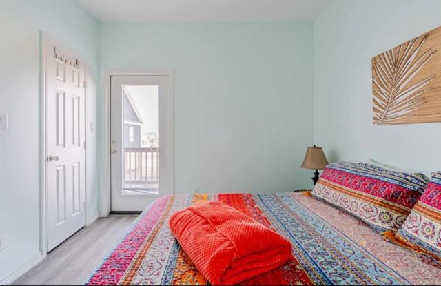 980 Bay Street, Gilchrist, TX 77617