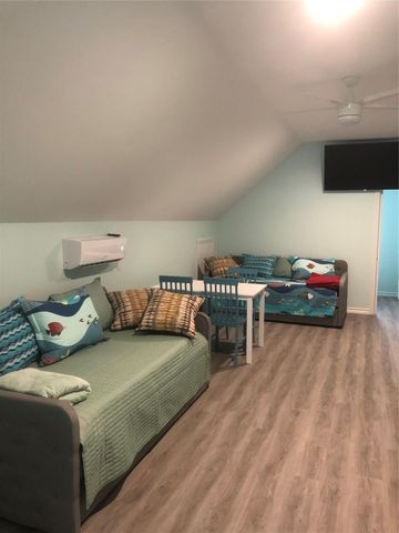 980 Bay Street, Gilchrist, TX 77617