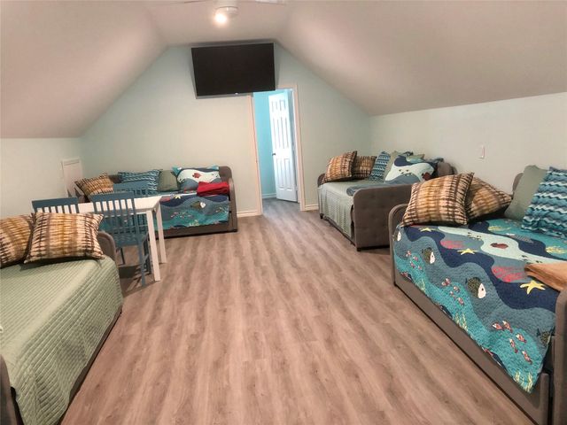 980 Bay Street, Gilchrist, TX 77617