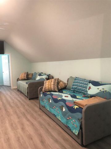 980 Bay Street, Gilchrist, TX 77617