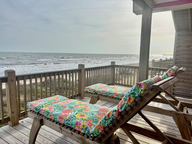 980 Bay Street, Gilchrist, TX 77617