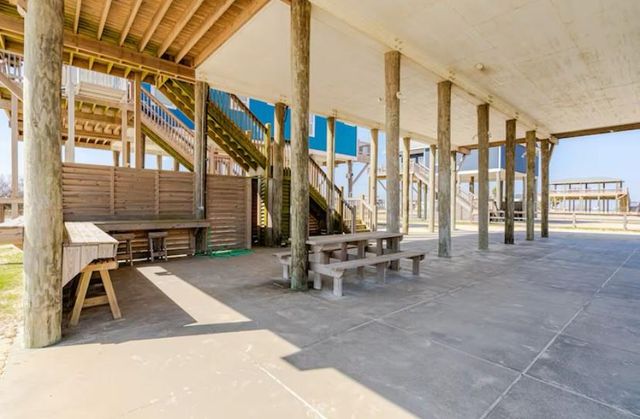 980 Bay Street, Gilchrist, TX 77617