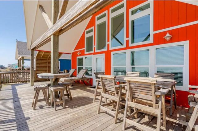 980 Bay Street, Gilchrist, TX 77617