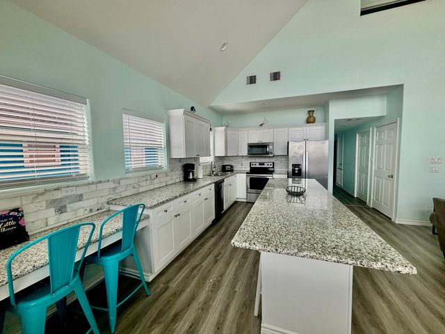 980 Bay Street, Gilchrist, TX 77617