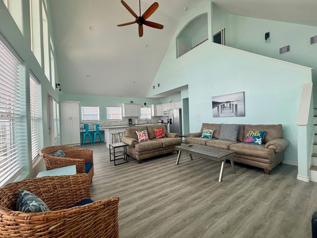 980 Bay Street, Gilchrist, TX 77617