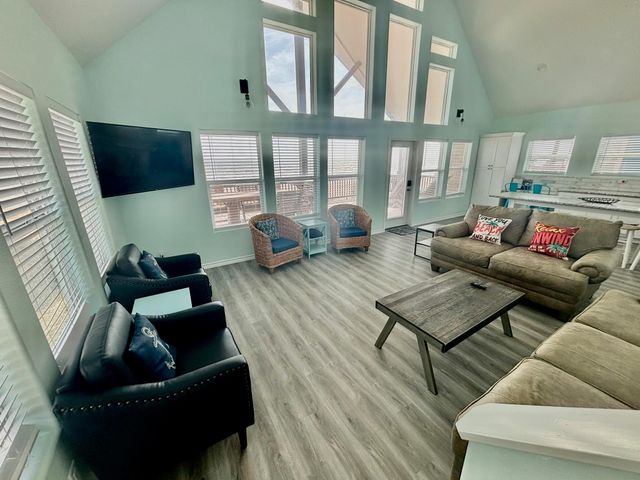 980 Bay Street, Gilchrist, TX 77617