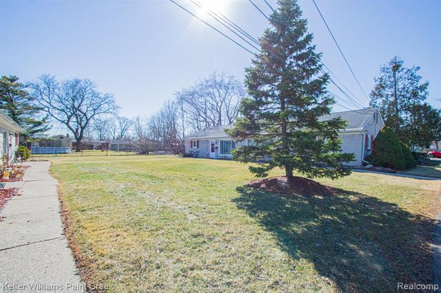 16550 Petrie Street, Roseville, MI 48066