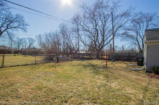 16550 Petrie Street, Roseville, MI 48066