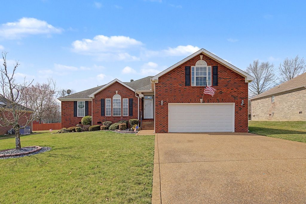 2907 Iona Dr, Smyrna, TN 37167